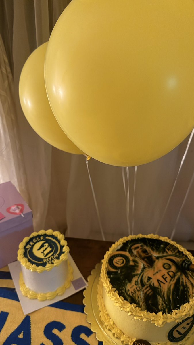 lluczn's tweet photo. We’re champions 💛🩵 https://t.co/1HOtLQNIuL
