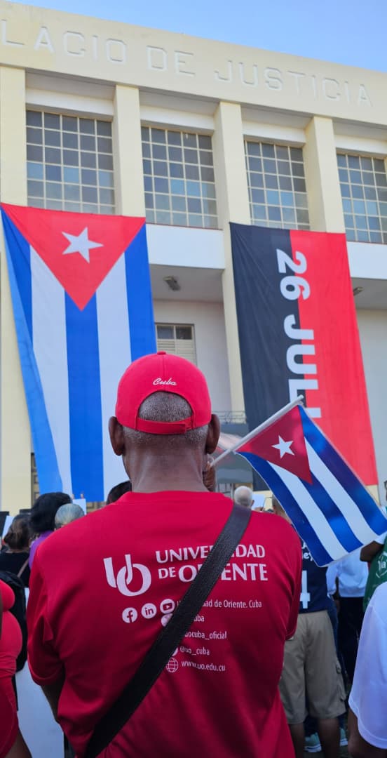 JavierBorg41746's tweet photo. Allí estuvimos @UOCuba sin dudas, condenando la campaña contra nuestro General de Ejército Raúl Castro Ruz.
#LaPatriaSeDefiende
#RaúlEsRaúl https://t.co/pzzDS7TZSQ