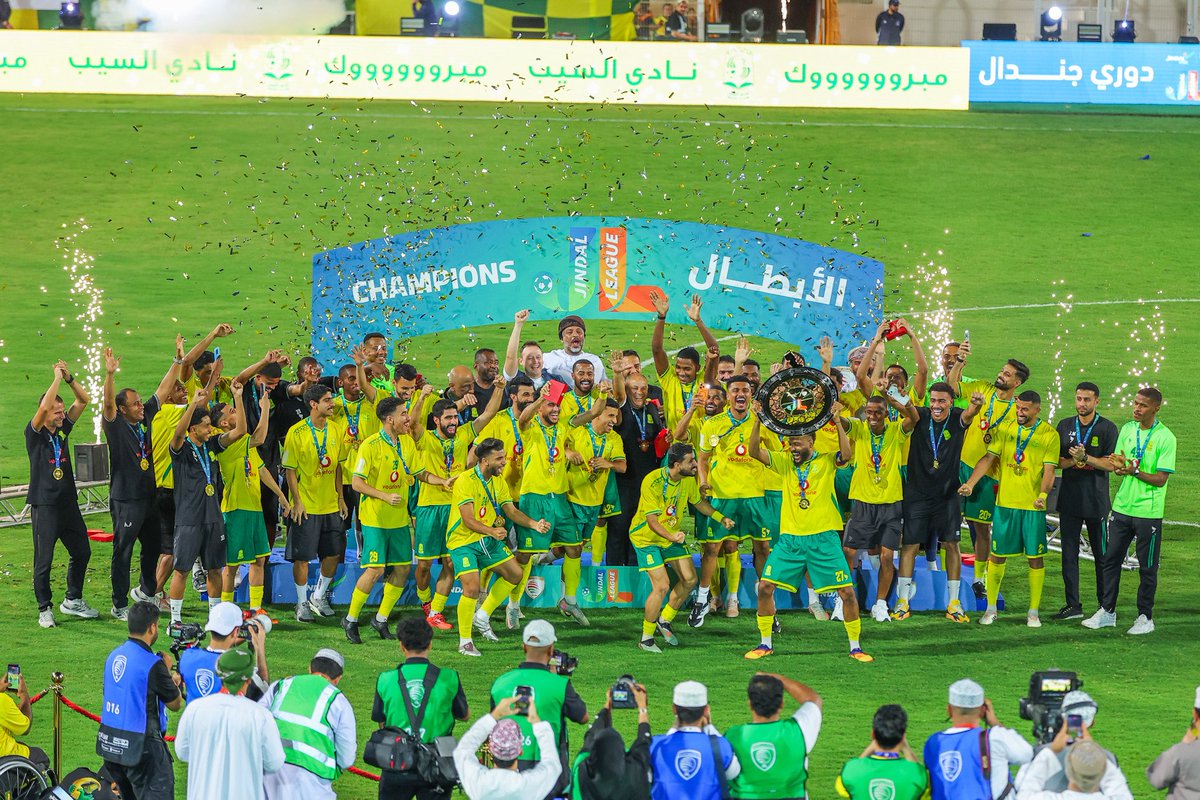 Seeb_SC's tweet photo. 📸 | 

بـ 67 نقطة الإمبراطور يعتلي منصة التتويج 🤩🏆
#نادي_السيب https://t.co/uLlNdq8wHn
