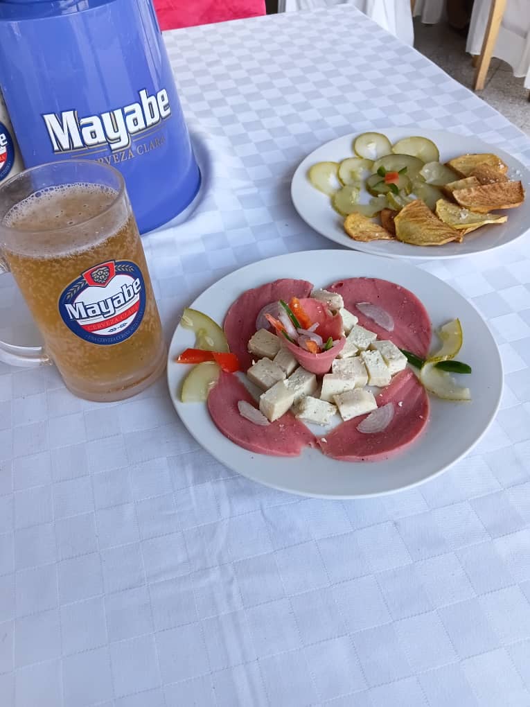 EpagHlg's tweet photo. 😉👌 Es sábado y el cuerpo lo sabe. Olvídese de cocinar y escape de la rutina.  La unidad la Quinceañera les invita a un fin de semana diferente. Les ofrecemos buena comida y sabrosa cerveza para refrescar las altas temperaturas https://t.co/QA9c3Cq6Yi