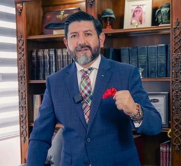TheVerdugoEc's tweet photo. Se confirma que la aplicación REVOCA EC impulsada por el perdedor Washington Andrade, sirve solamente para robar datos personales privados. La app no sirve para revocar a un mandatario.

Su estrategia siempre fue impulsar un juicio político con la ayuda de la RC5 contra Noboa https://t.co/37yDsaefUY