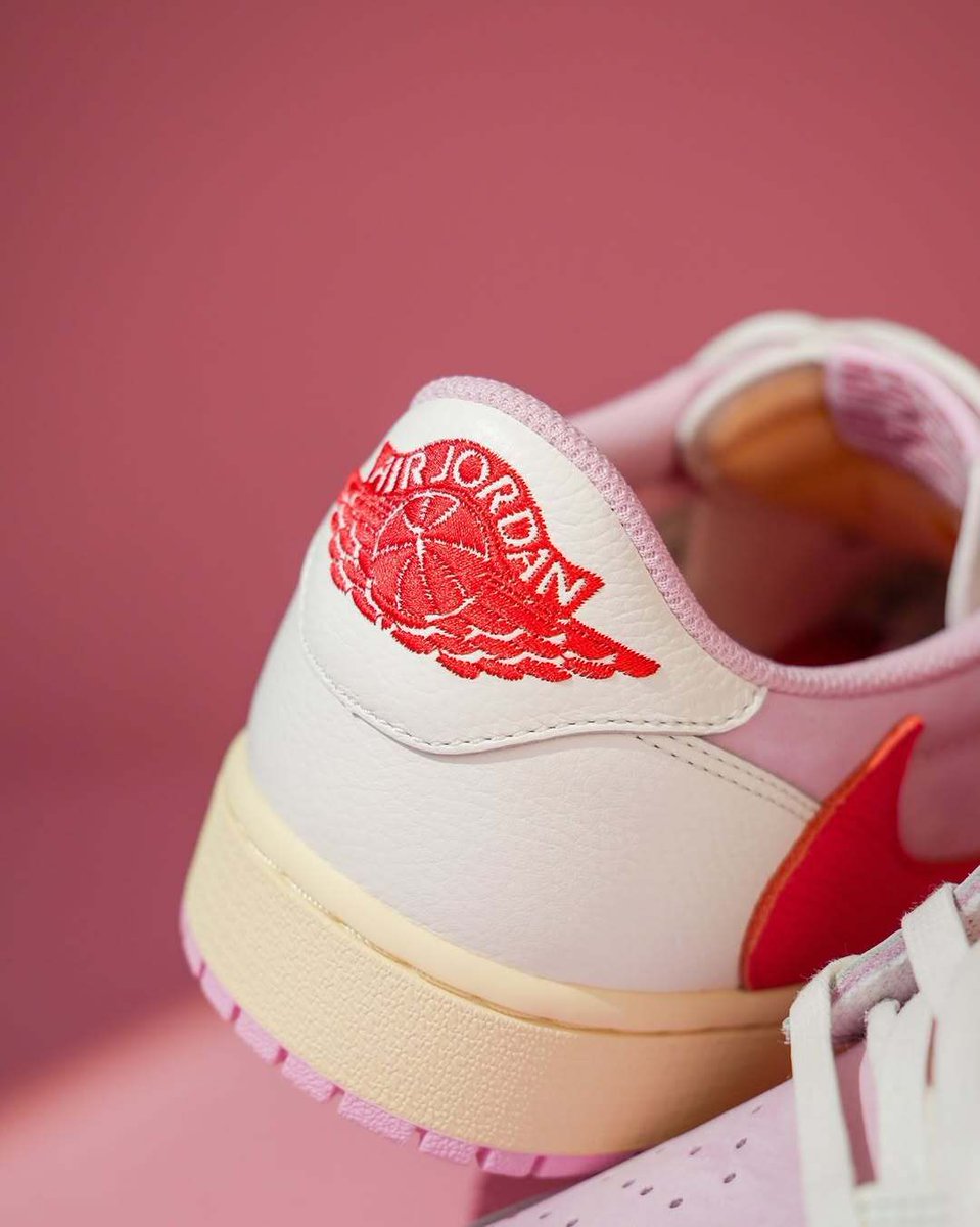 JustFreshKicks tweet media
