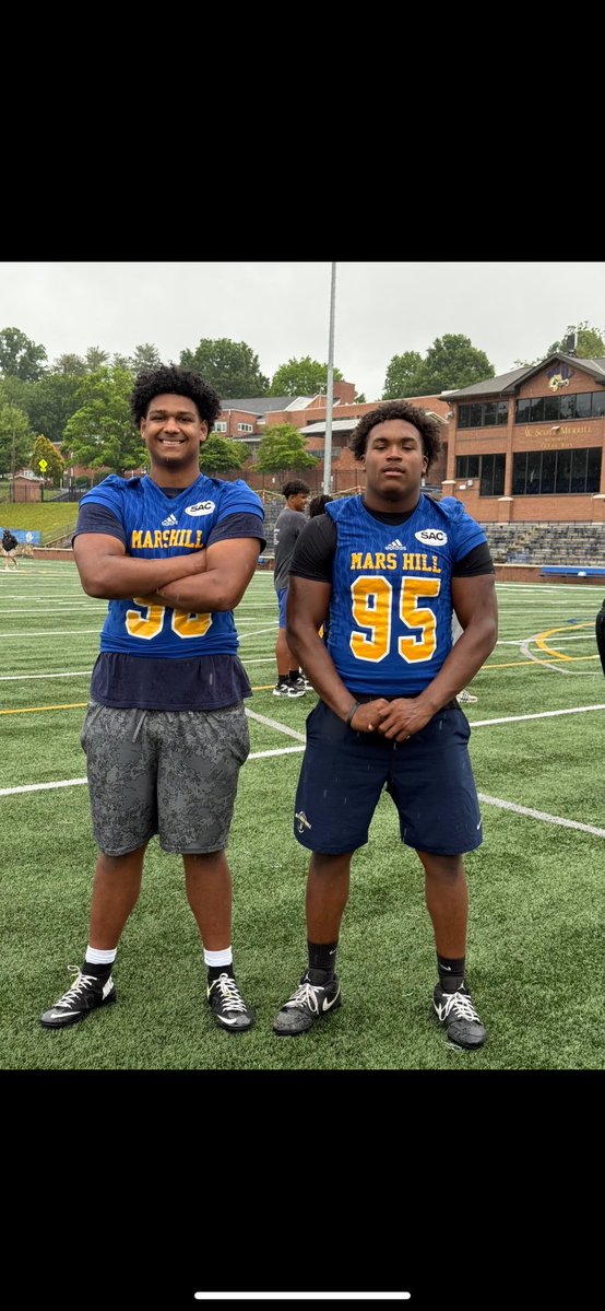 tariq_sibert's tweet photo. Had a great day at @MarsHill_FB today with my teammates @AtkinsKany15155 @JosiahJamesLB @mooka_simpson @kydanttfootball. I’ll be back soon for the FCA team camp! #fyp #grindtime @chuck_phifer @KBHolyman https://t.co/y62PnYjuux