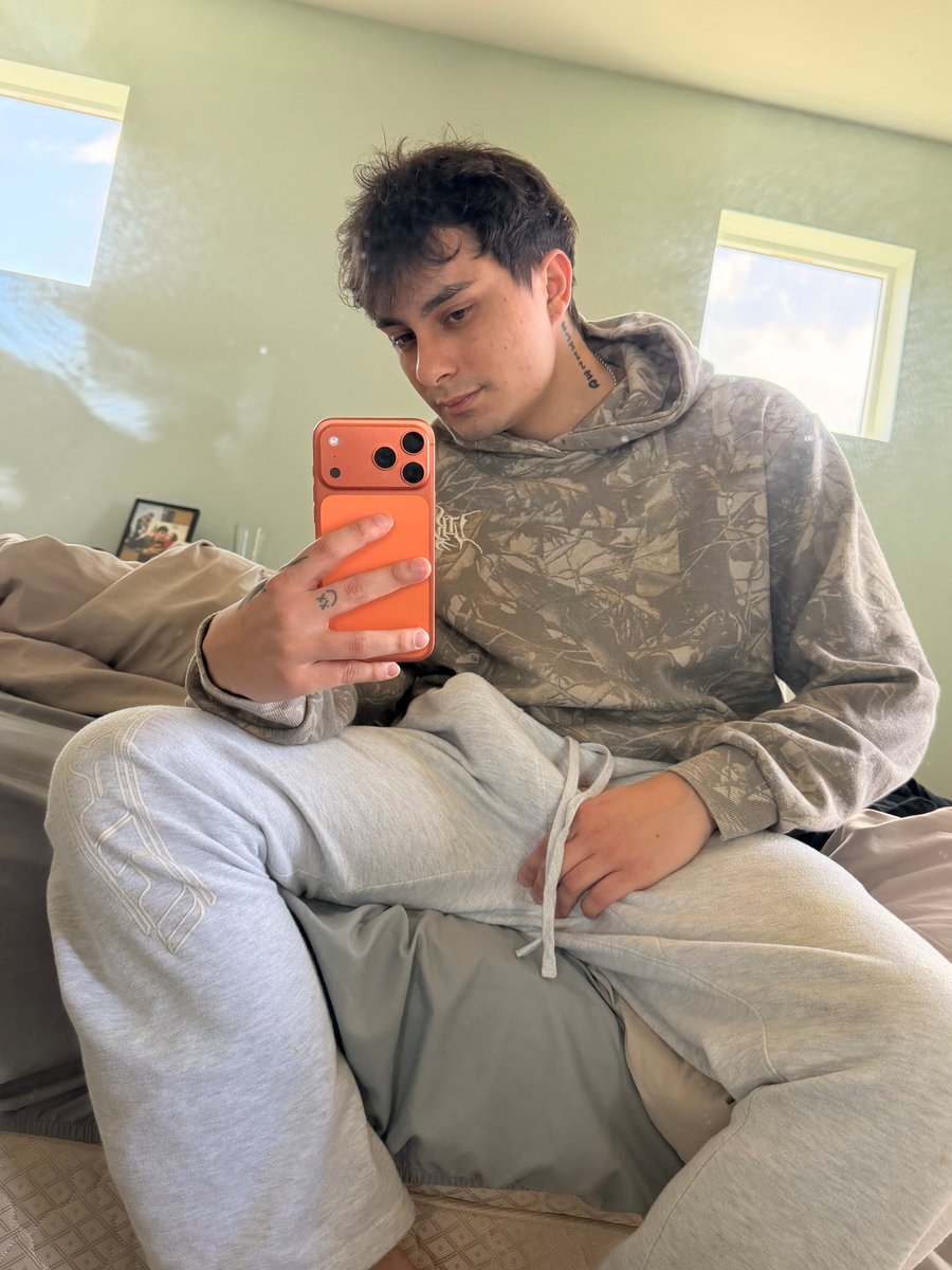 RILEY tweet media