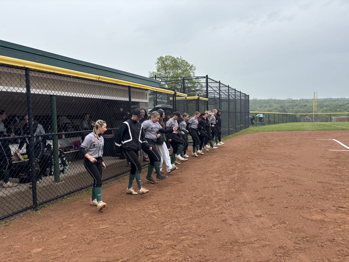 lisapatmac4's tweet photo. The Lady Mustangs advance to the semifinals with the 5-4 walk off victory over JE. Carly Sears hit in Mia Colon for the winning run. Colon had two hits &amp; scored twice. Sears earned the win with a season high 7 k’s. 🥎🐎💚 @PatSpadafore @blackwell_phil https://t.co/ig1L2Ntxk5