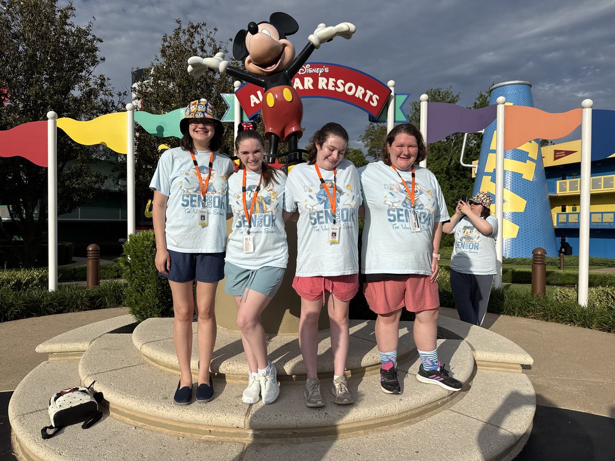 vss19355's tweet photo. Our seniors made unforgettable memories at Disney World as they celebrated this milestone together. From shared laughs to magical moments, it was the perfect way to honor their journey. Grateful to our senior advisors, chaperones, and families for making it all possible. https://t.co/2QqCugmylK