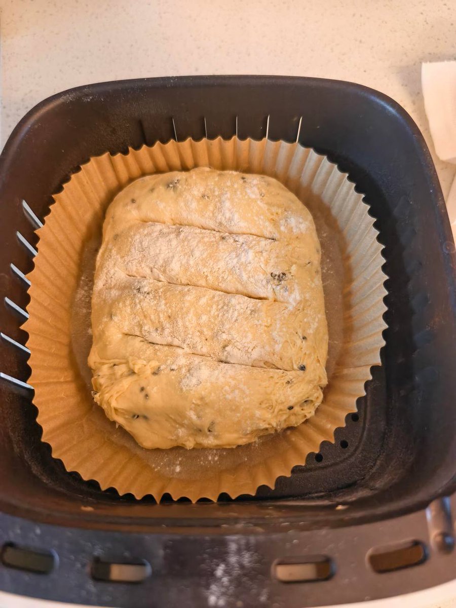 Julia7tsh's tweet photo. How does the bread I baked at home this weekend look? 🍞 https://t.co/tWNo1Enegs
