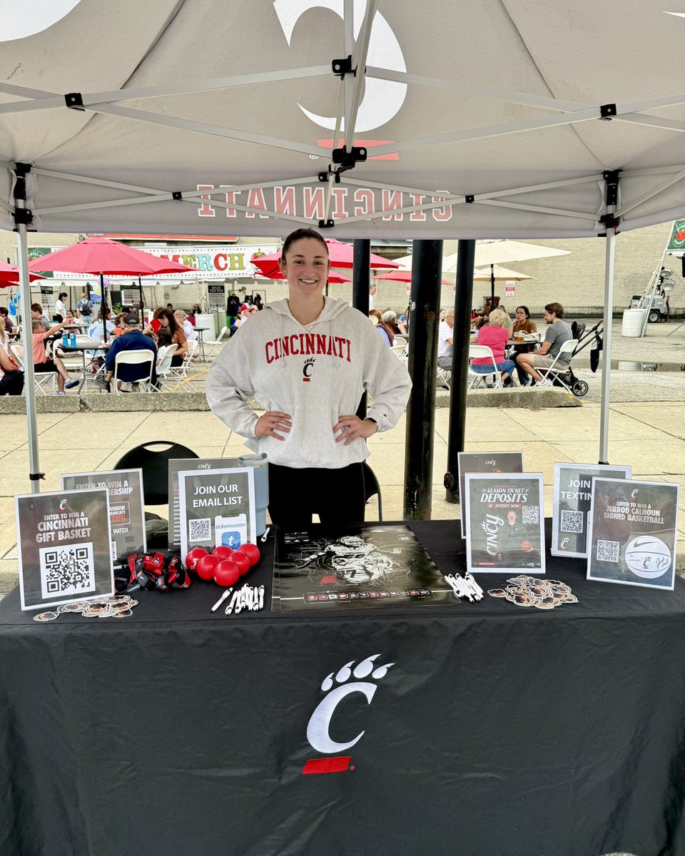 GoBEARCATS's tweet photo. Find us at Taste of Cincinnati all weekend long 🎉

Stop by our tent at Broadway &amp; 5th for giveaways, prizes and chances to win 👀 https://t.co/GyXyRPyPCT