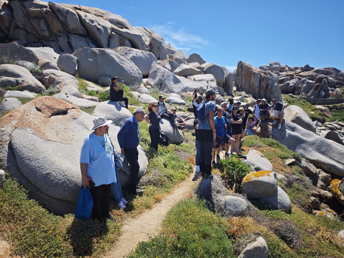 univFRES's tweet photo. #recherche Poursuite des échanges dans la réserve des bouches de Bonifacio dans le cadre du colloque sur « les enjeux pour la pêche durable dans le milieu insulaire méditerranéen ». @univfres à @UnivCorse. Présentation des espèces protégées et stratégie de protection. @CNRS_dr12 https://t.co/JTcd90R78K