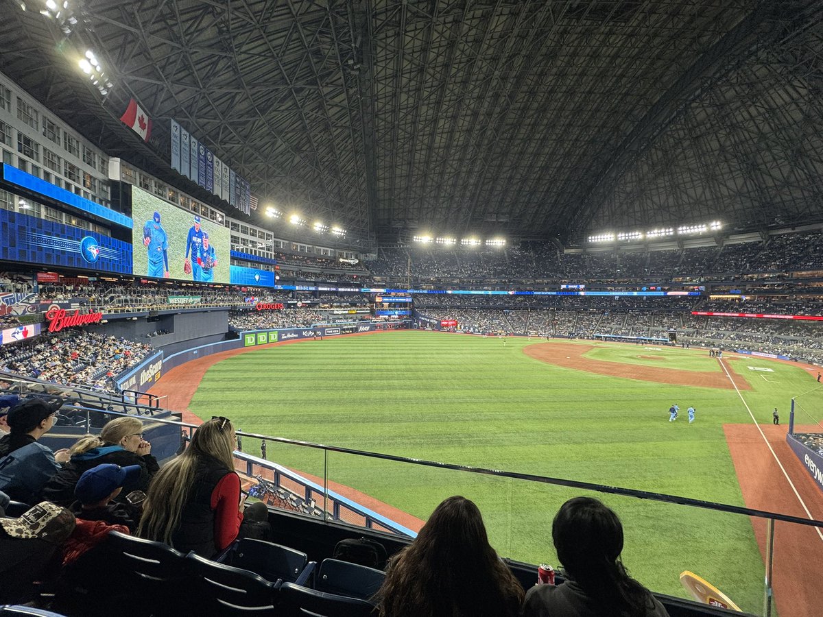 obottamann's tweet photo. 今季初ブルージェイズホーム観戦⚾️
ようやくホームで岡本観にきたのに直近の絶不調でスタメン外れた😭 https://t.co/sYWljrf6BO