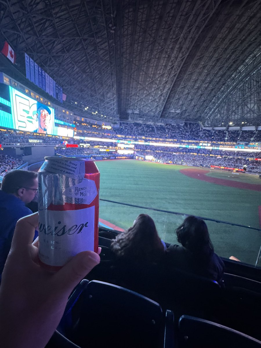 obottamann's tweet photo. 今季初ブルージェイズホーム観戦⚾️
ようやくホームで岡本観にきたのに直近の絶不調でスタメン外れた😭 https://t.co/sYWljrf6BO