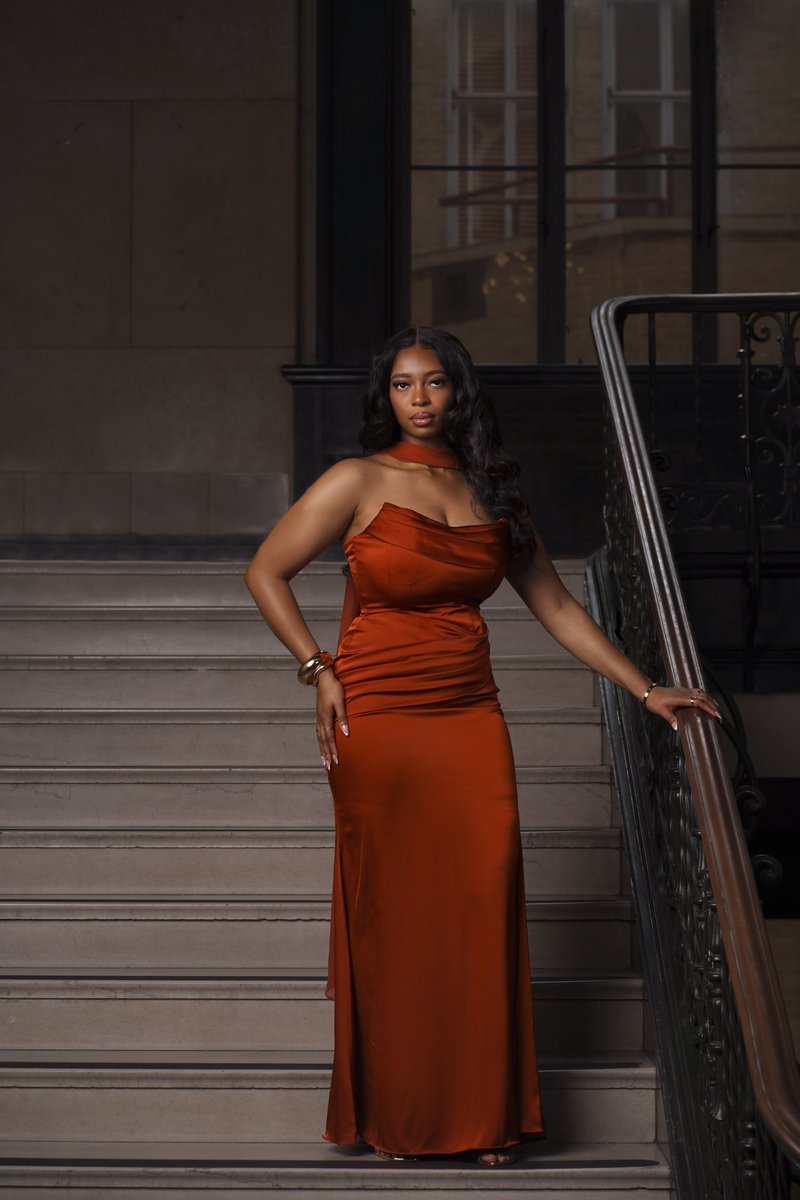 sammiedormedia's tweet photo. The burnt orange dress combo on the UT girlies >> #utaustin #texasex https://t.co/cqBwStJQb4