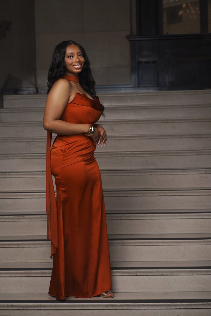 sammiedormedia's tweet photo. The burnt orange dress combo on the UT girlies >> #utaustin #texasex https://t.co/cqBwStJQb4