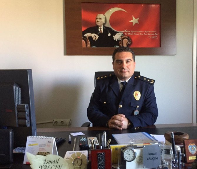 solcugazete60's tweet photo. Dorukhan Büyükışık soruşturmasında tutuklanan emniyet görevlileri:

— Dönemin Narlıdere Emniyet Müdürü İsmail Yalçın
— Dönemin Narlıdere Karakol Amiri İsmail Köksal
— Olay Yeri İnceleme Büro Amiri Atakan Kaçar
— Grup Amiri Komiser Hüseyin Vurucu

(T24) https://t.co/BS3BpvcApU
