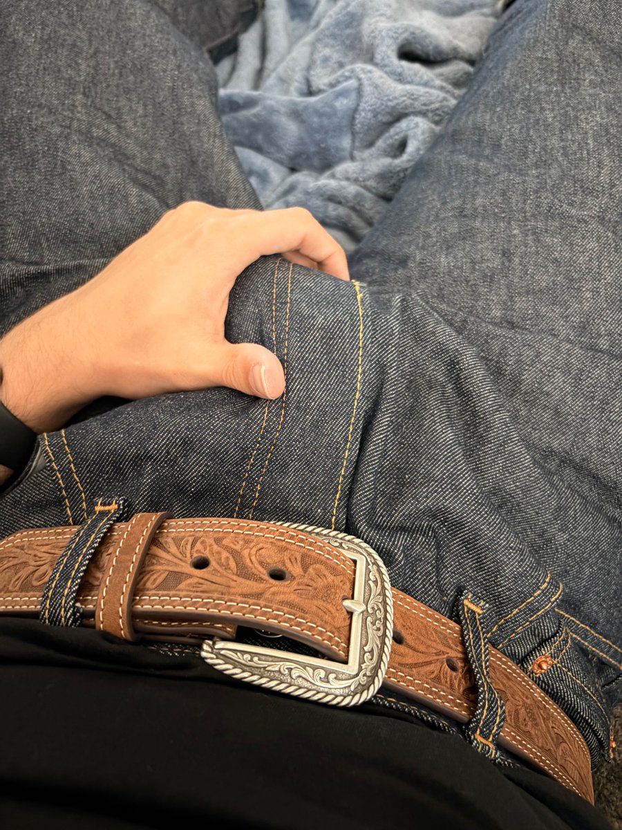 denimbro3's tweet photo. Feed me a belt buckle right now 😮‍💨 #belt #beltfetish #mlm #gayjeans #bulge https://t.co/q14xSQqV3m