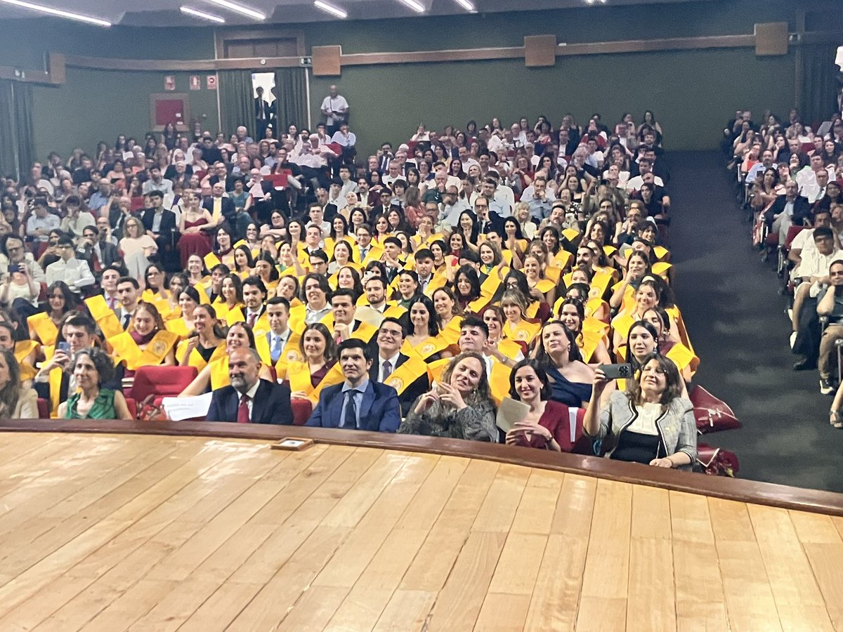 ojedathies's tweet photo. Hoy ha sido uno de los días más especiales de mi vida. Madrina de la 504ª promoción (50ª del @H12Octubre) de Medicina de @F_Medicina_UCM @unicomplutense.

One of the most special days of my life. Honored to be the commencement speaker at the graduation ceremony, Medicine UCM. https://t.co/1u6KaP9l5Z