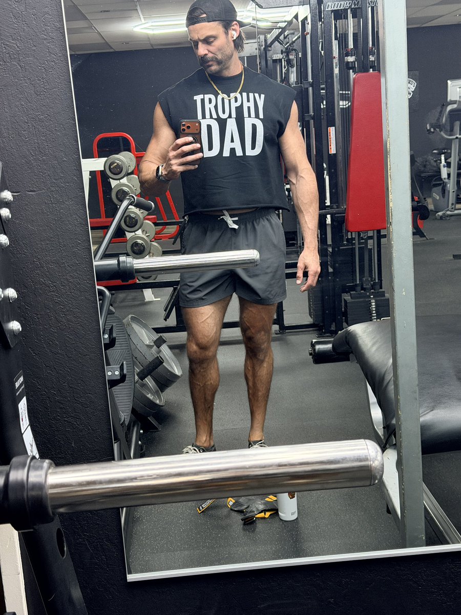 Trophy Dad tweet media