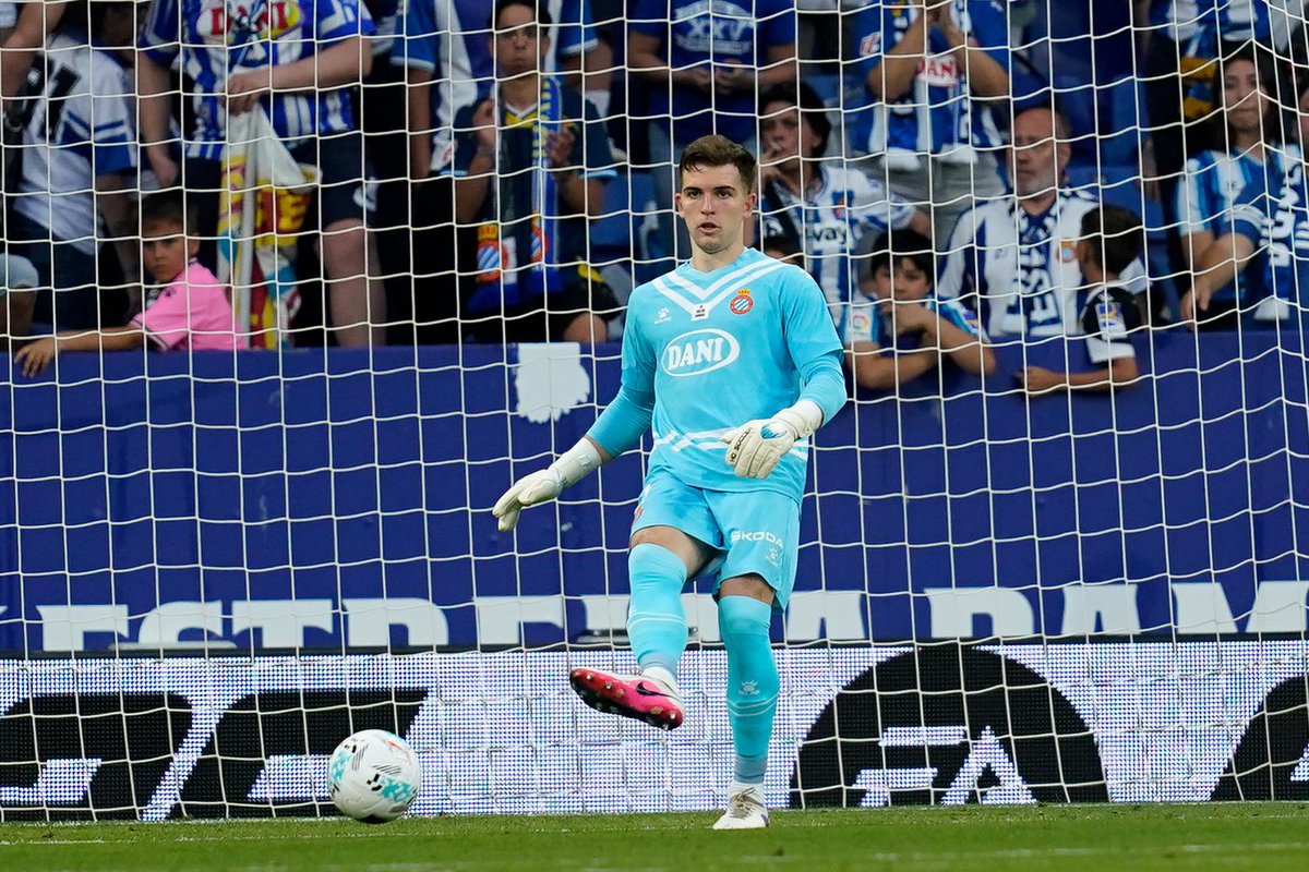 RCDEspanyol's tweet photo. 👏 Debut en @LaLiga d'Àngel Fortuño! Del Prebenjamí al primer equip.
💙 Enhorabona, Robocop Fortuño!
#RCDE #EspanyolRealSociedad https://t.co/dshTzUzAYw