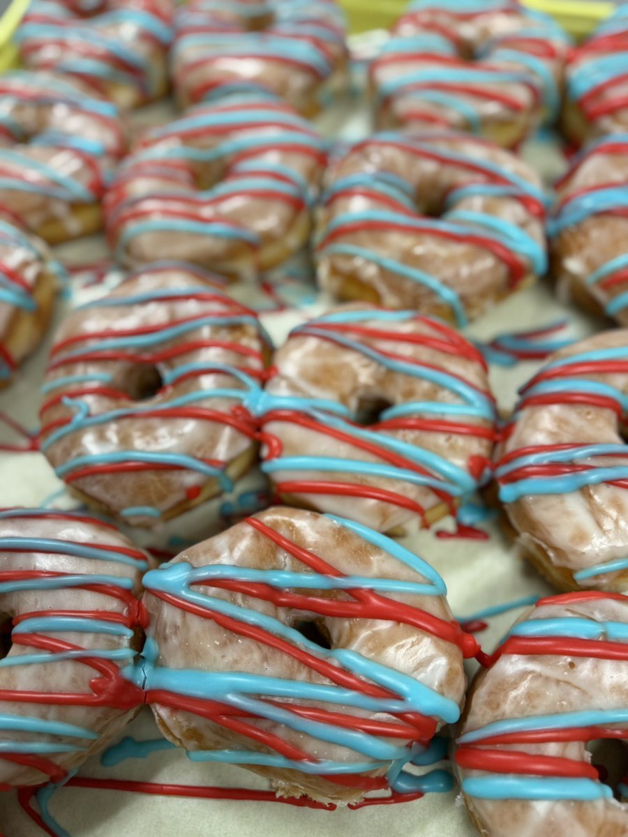 GreenbushBakery's tweet photo. Happy Memorial Day weekend! 🇺🇸🍩

We are open with normal hours all weekend and will be open on Memorial Day from 6AM–1PM or sold out. Stop by and celebrate the holiday weekend with your favorite donuts! https://t.co/fWtSR1Jzi5