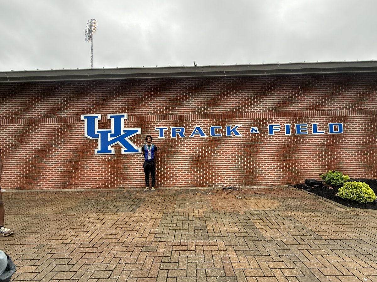 kaidencelewis6's tweet photo. So grateful to end off my junior year with running at state with 9th for the 4x2 and I was blessed to medal by getting 8th in the 4x1 can’t wait till jun 6 for my first aau meet at Centre @asburytrack @CentreTrack @BereaTFXC @CoachFields01 @KentuckyTrack https://t.co/S8GlHHRCGG