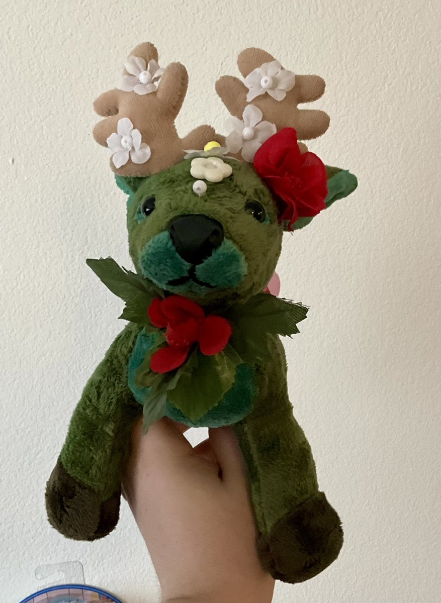 FlukesandSpooks's tweet photo. Custom Webkinz Rose Garden Stag! #Webkinz #Customs https://t.co/ZUCXCHQVNS