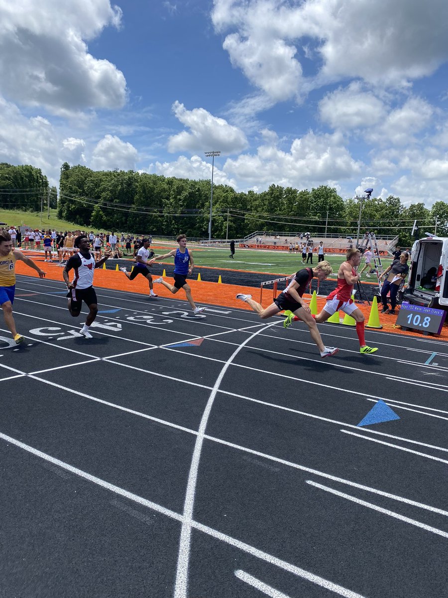 Jim_Miller12's tweet photo. Sophomore @cameronam is the class 4 section 3 100m champ in a blistering 10.58 FAT with NO wind! Punched his ticket to state! Last 3 meets 10.55, 10.70 &amp; 10.58! Way to compete Camo! https://t.co/09w057xxyH