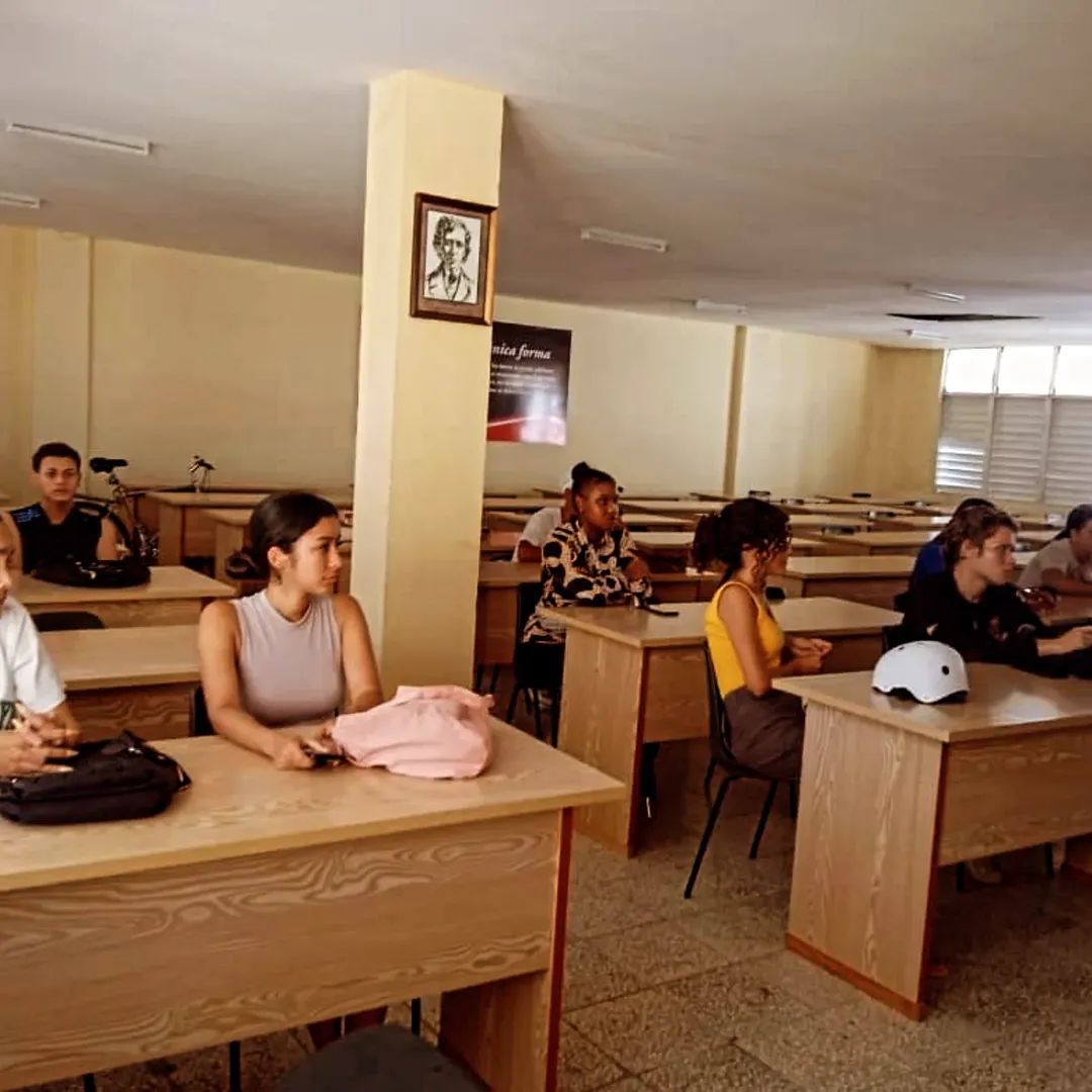 UG_Cuba's tweet photo. #UniversidadCubana  

✍️Como parte de las estrategias impulsadas por la @Red_JIMES en la @UG_Cuba, se desarrolló un encuentro con estudiantes de los Grupos Científicos Estudiantiles de nuestra casa de altos estudios.

#CienciaJoven #CasaDeCienciaYProgreso #MES50Años https://t.co/4Jwv5XgNgM
