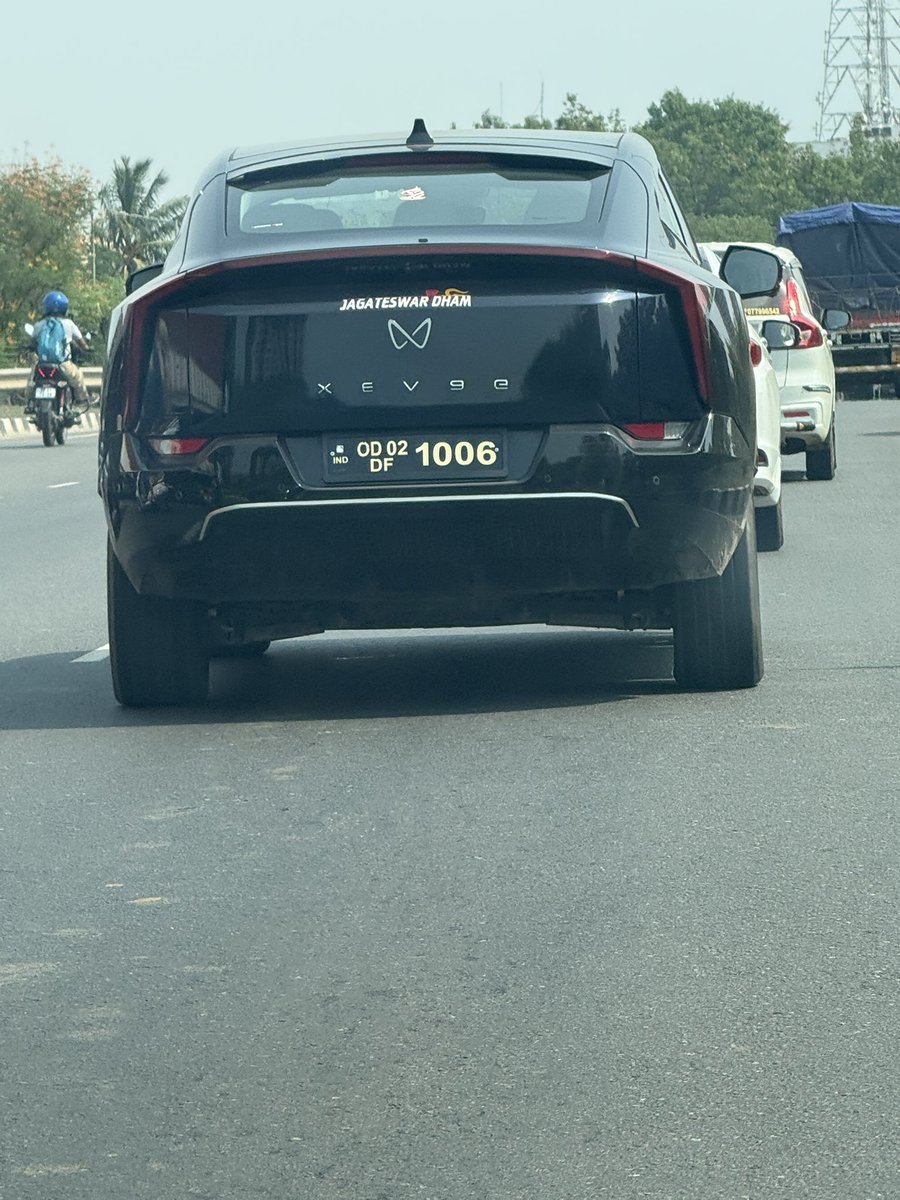 plabangiri's tweet photo. @dcpbbsr @RtoBbsr_I @odisha_police I really want to know how can we get black and gold number plate. https://t.co/qYBoYMwTH6