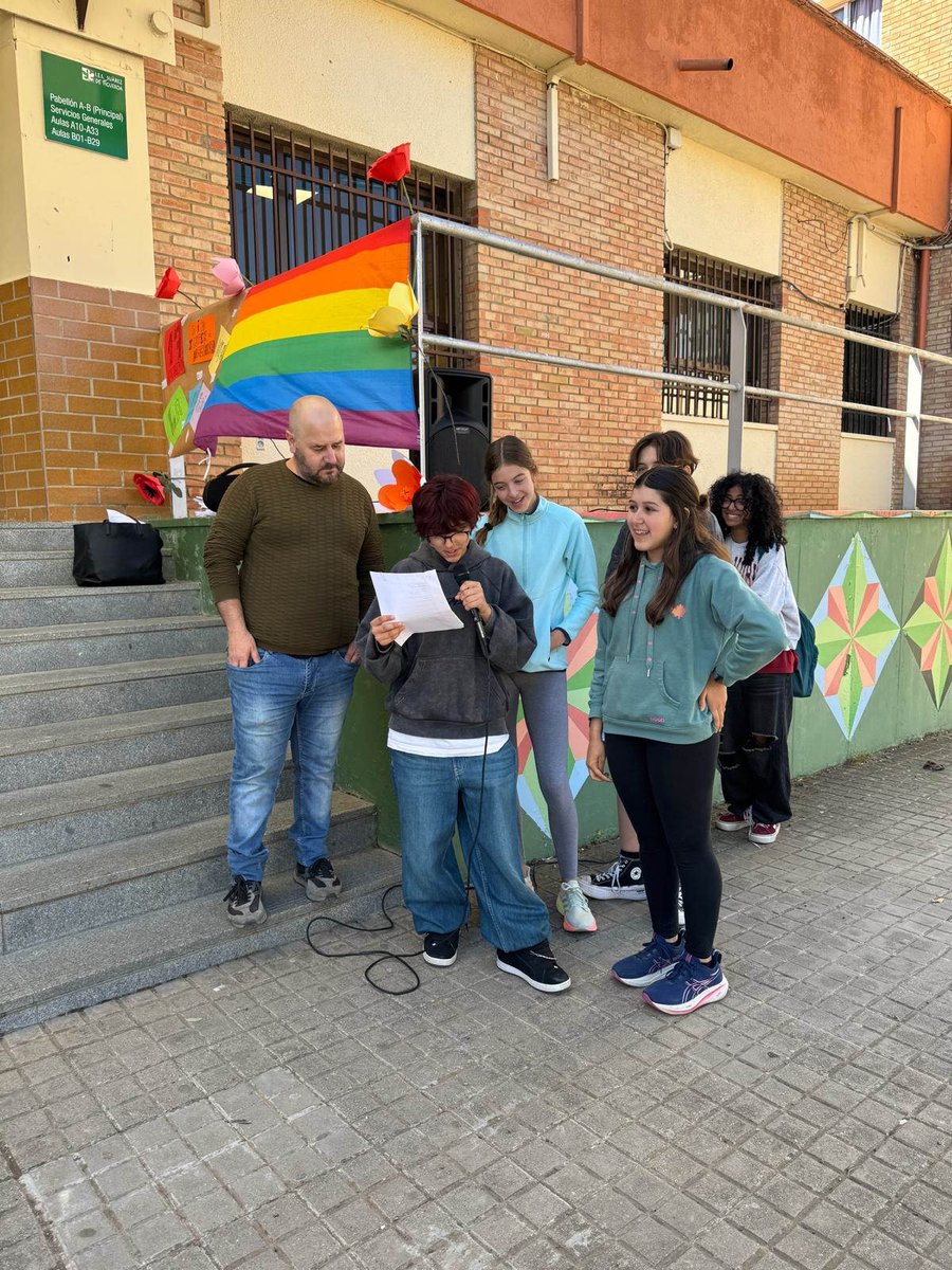 IesSuarez's tweet photo. Día Internacional contra la LGTBI Fobia. https://t.co/5P1jsquFDJ