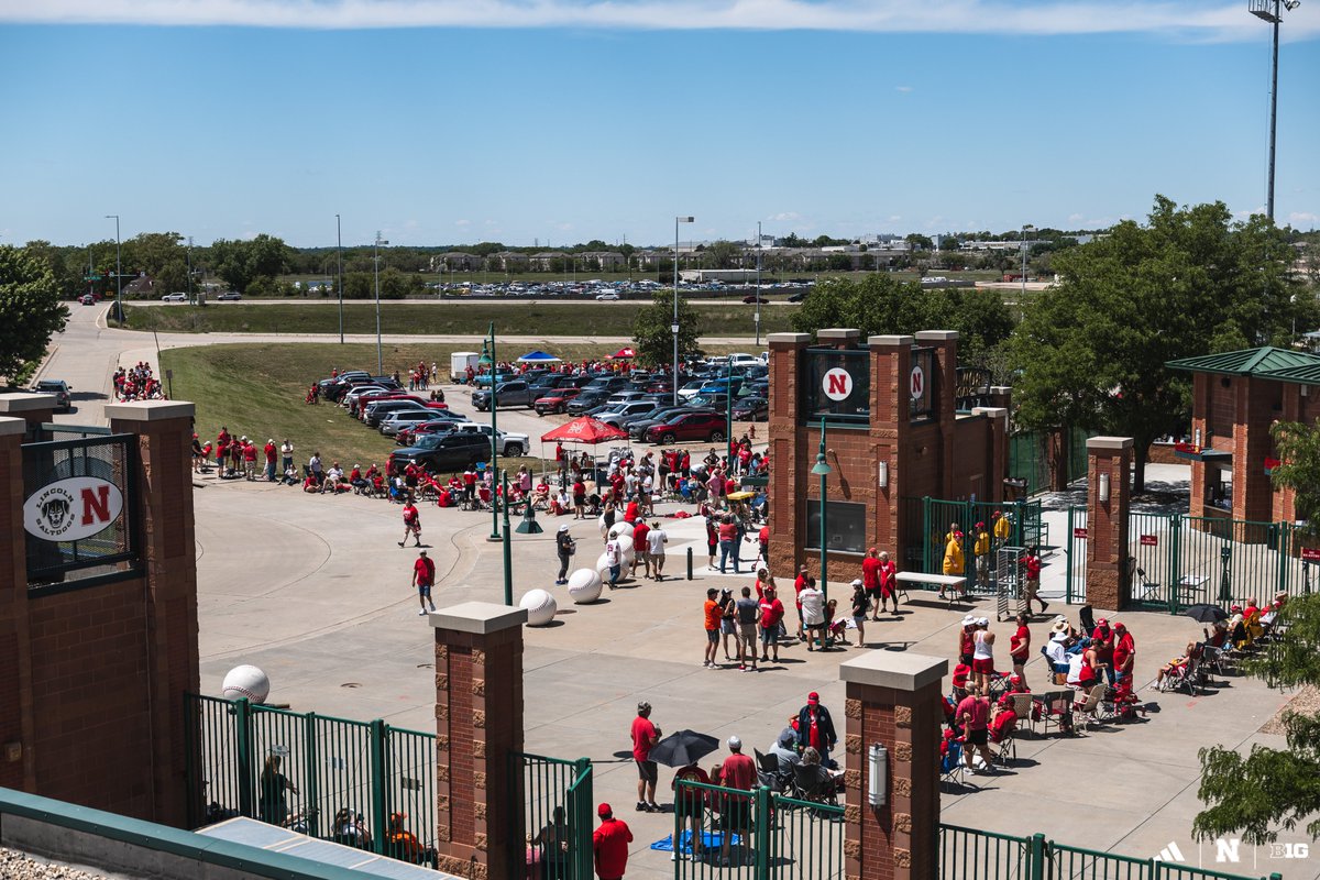 HuskerSoftball's tweet photo. B̶e̶s̶t̶ ̶f̶a̶n̶s̶ ̶i̶n̶ ̶t̶h̶e̶ ̶c̶o̶u̶n̶t̶r̶y̶.
Best fans in the world. https://t.co/4Vy7fpSAgW