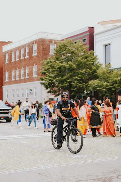 IMPDnews's tweet photo. 𝐖𝐞 𝐀𝐫𝐞 𝐏𝐫𝐨𝐮𝐝 𝐭𝐨 𝐒𝐭𝐚𝐧𝐝 𝐀𝐥𝐨𝐧𝐠𝐬𝐢𝐝𝐞 𝐎𝐮𝐫 𝐂𝐨𝐦𝐦𝐮𝐧𝐢𝐭𝐲!

Whether on foot, bike, horse, or motorcycle, IMPD officers are ready to serve, protect, and help you, Indianapolis!

Thank you for a fun and safe parade, and we look forward to seeing you tomorrow for the Greatest Spectacle in Racing!