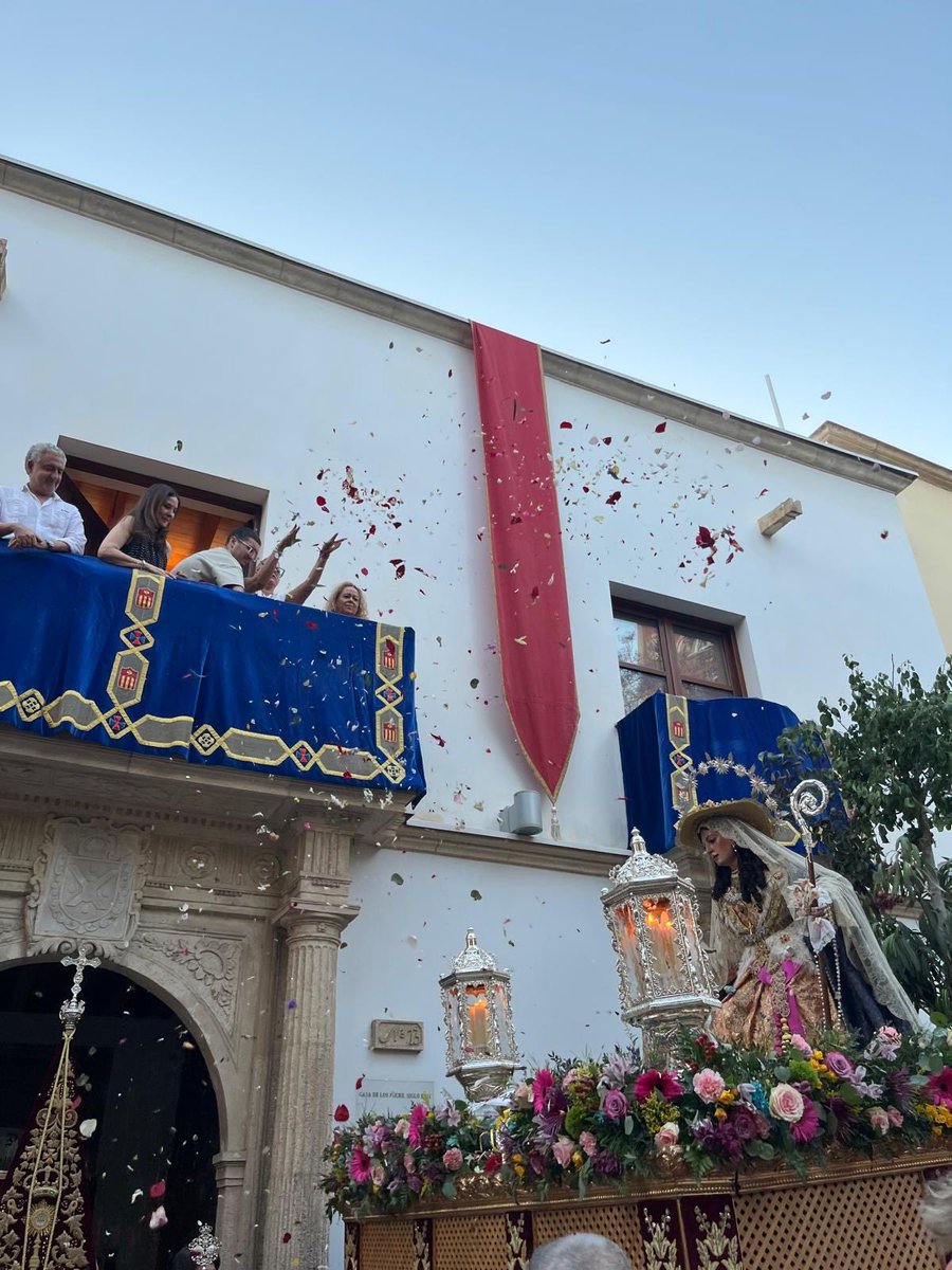 PrendimientoAlm's tweet photo. En la tarde de hoy hemos recibido a la Divina Pastora de las Almas a su paso por nuestra Casa de Hermandad donde además hemos ofrecido una Petalá.

Sonó Madre Mercedaria por @BMHuecijaAlicun, ¡Agradecidos!
 
¡Viva siempre la Madre de Dios!

#elPrendimiento https://t.co/9Epwra9EX8