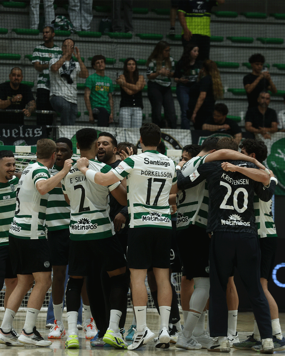 AndebolPortugal's tweet photo. Tarde de dérbi 🔥 Foi o 𝗖𝗮𝗺𝗽𝗲𝗼𝗻𝗮𝘁𝗼 𝗣𝗹𝗮𝗰𝗮𝗿𝗱 𝗔𝗻𝗱𝗲𝗯𝗼𝗹 𝟭versão 2025/2026 📸

#andebolportugal #placard #PlacardAndebol1 https://t.co/6EEDZovYeQ