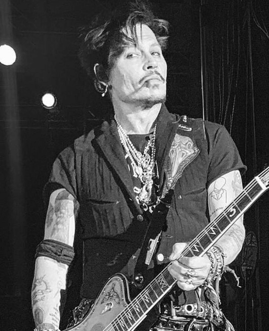 LittlePeeps1963's tweet photo. "I like funny guys and those, for some reason, tend to be nerdy guys." ~ Megan Fox

#JohnnyDepp
#IStandWithJohnnyDepp
#JohnnyDeppIsABeautifulSoul
#JohnnyDeppIsARockStar
#JohnnyDeppWon
#JohnnyDeppKeepsWinning
#JohnnyDeppIsLoved
#NeverFearTruth
#JohnnyDeppIsALegend
#TeamDepp

📸 TO https://t.co/6NAe44TA7Q