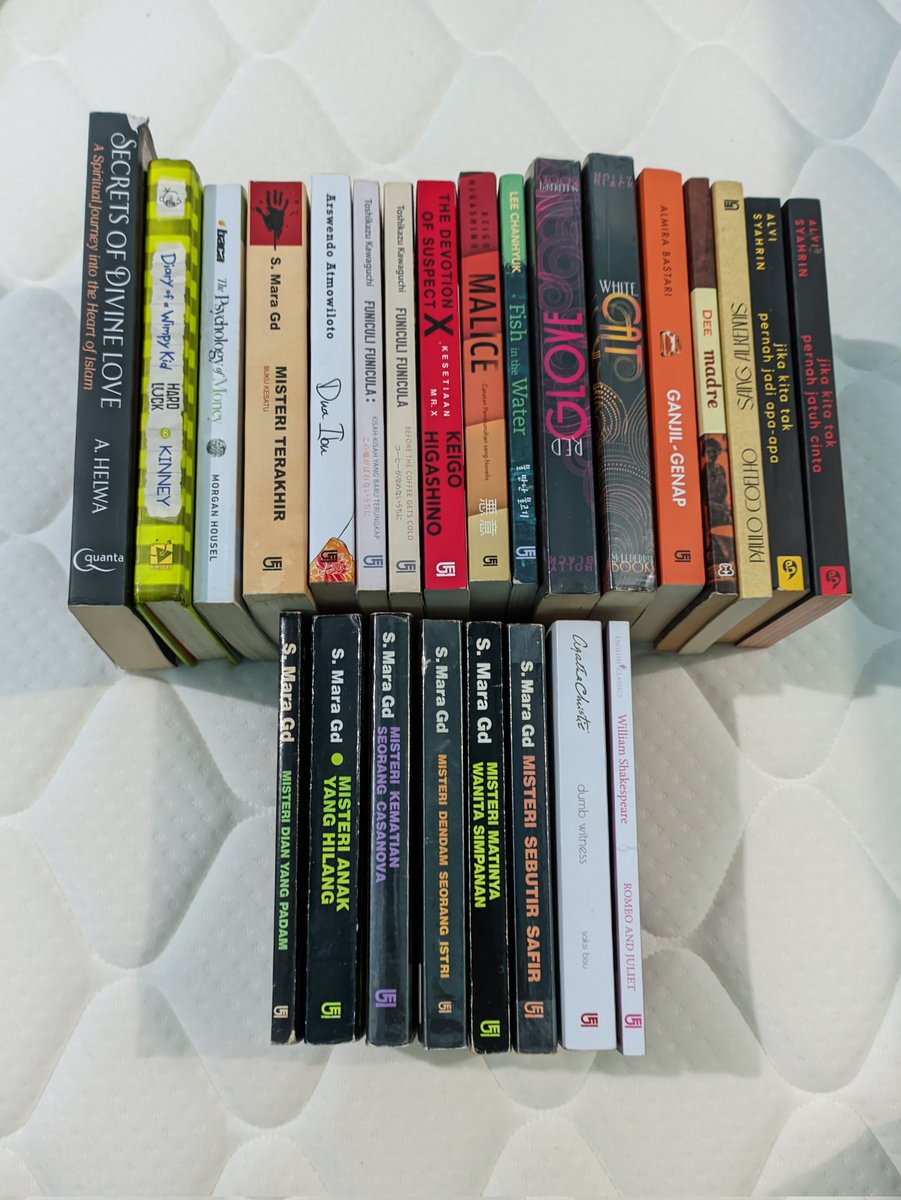 aicreamo's tweet photo. wts preloved books ori
detail &amp; order by dm (negotiable)
dom: jakbar | instant, manual, or cod di sekitar scbd, cp/ta, blok m, gbk, stasiun palmerah &amp; tanah abang 

(oren ada tnc karna admin gede bgt😭) https://t.co/JrsLJAbcVR