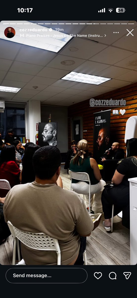 JulioMaria8's tweet photo. En la presentación del libro “entre Lagrimas” la historia de Eduardo Cozz, honrado soy de haberme permitido trabajar esta pieza. https://t.co/TP7iTIvqfg