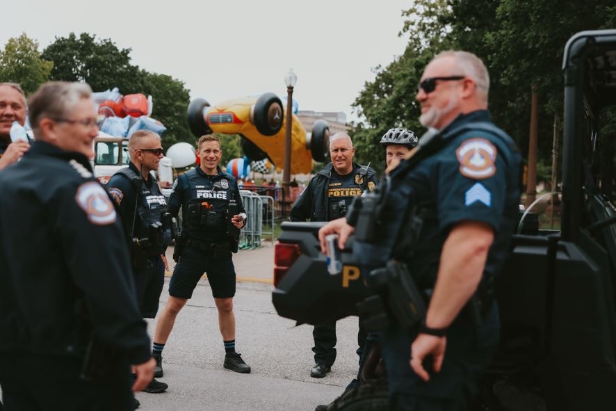 IMPDnews's tweet photo. 𝐖𝐞 𝐀𝐫𝐞 𝐏𝐫𝐨𝐮𝐝 𝐭𝐨 𝐒𝐭𝐚𝐧𝐝 𝐀𝐥𝐨𝐧𝐠𝐬𝐢𝐝𝐞 𝐎𝐮𝐫 𝐂𝐨𝐦𝐦𝐮𝐧𝐢𝐭𝐲!

Whether on foot, bike, horse, or motorcycle, IMPD officers are ready to serve, protect, and help you, Indianapolis!

Thank you for a fun and safe parade, and we look forward to seeing you tomorrow for the Greatest Spectacle in Racing!