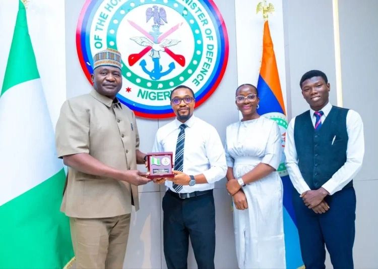 militaryafrica's tweet photo. Nigerian deftech start-up DefComm enhances military communication 

READ MORE IN THE COMMENT https://t.co/05vlYbdFkD