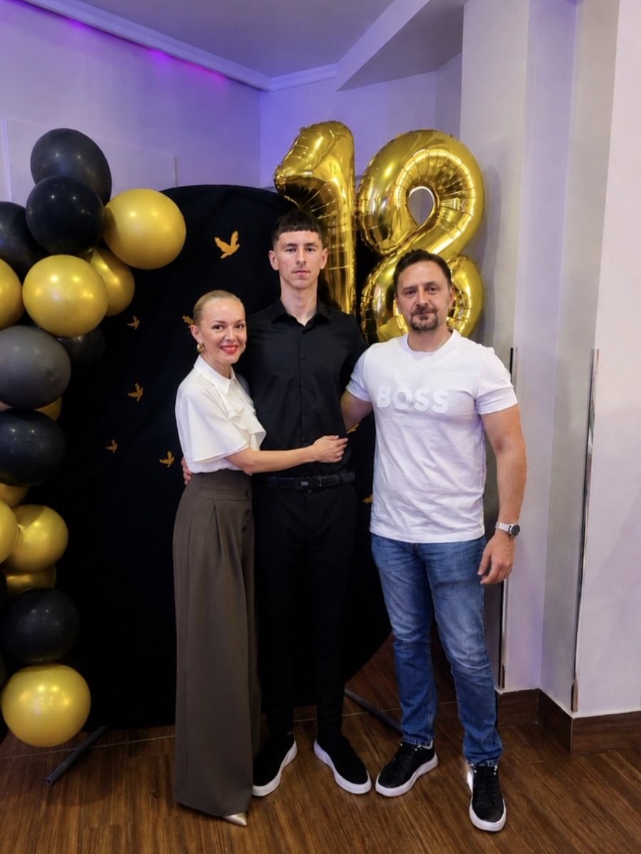 misicjovan's tweet photo. Srećno punoljetstvo Igoru ! 🎂
18 godina je veliki korak. Želim ti da sa mudrošću i odlučnošću kreneš naprijed, da ostvariš sve svoje ciljeve i da te život nagradi onim što zaslužuješ. Mnogo sreće i uspjeha u novoj životnoj etapi!
❤️ https://t.co/sjmh2WDB2g