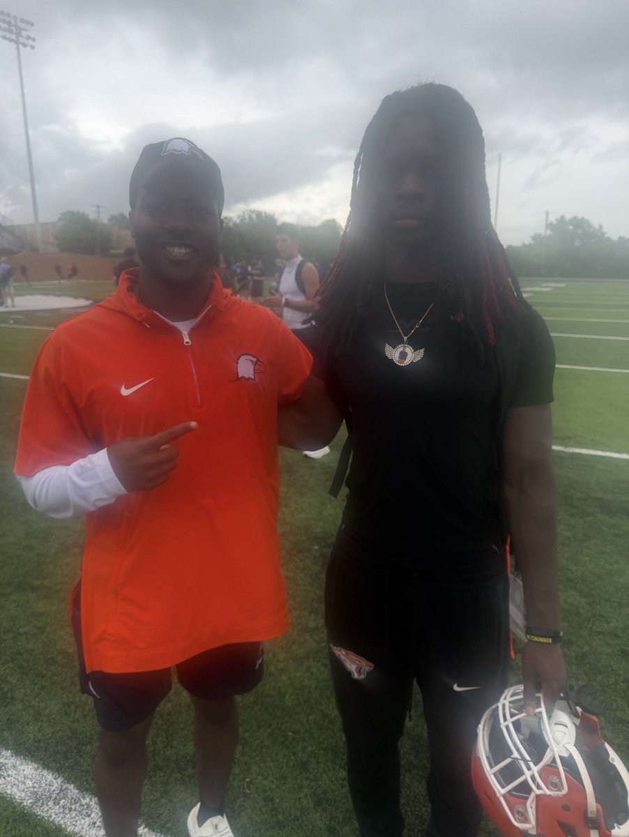 Locdownjonathan's tweet photo. Thank you for having me out coach! @CoachBernard__ @cnfootball https://t.co/qnMpXFz9Zo