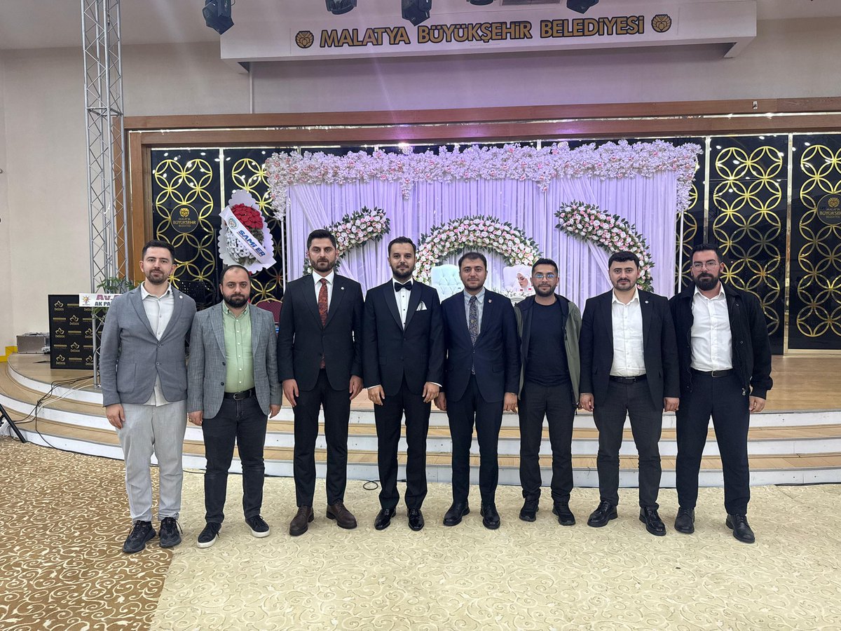 gencbirlik06's tweet photo. Genç Birlik Ankara İl Sekreterimiz Kaan Saraç’ın Malatya’da gerçekleştirilen düğün merasimine katılarak bu güzel günlerine şahitlik ettik.

Rabbim kurdukları bu yuvayı huzur, muhabbet ve bereketle daim eylesin. İki cihan saadeti içerisinde, hayırlı ve mutlu bir ömür nasip etsin. https://t.co/fkecVMBO4U