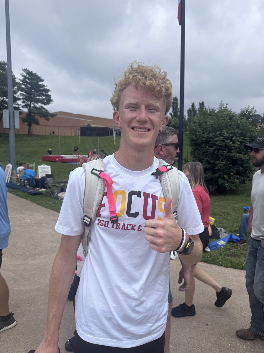 FHSMensTrack's tweet photo. Carson Driemeier qualified in the 1600 with a big Sectional win. @FESTUSAthletics https://t.co/qShkaxFAzd