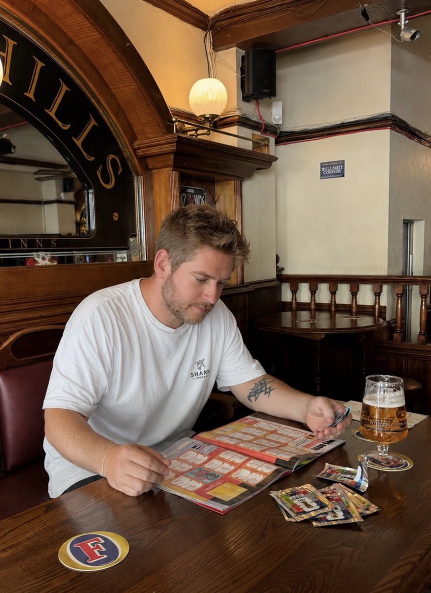 Seacon75's tweet photo. Just a grown man in a pub filling out his @OfficialPanini book and having a pint 😜😂 #panini #gotgotneed #FWC26 #paninifootball #FIFAWC2006 https://t.co/gQYR13IkYA