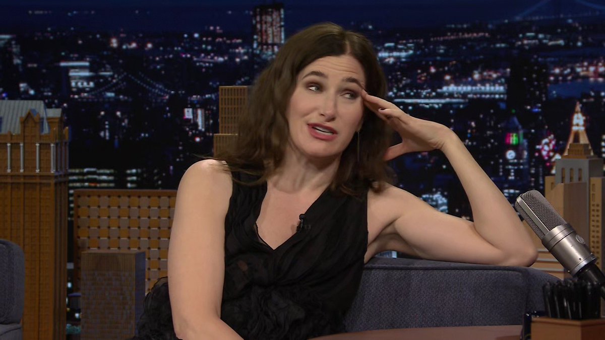 dxrejones's tweet photo. a universe where singer agatha harkness is a guess on her wife's rio vidal talk show to promote her new album and they share their bombastic news 🤍 https://t.co/OK42H3NY7k