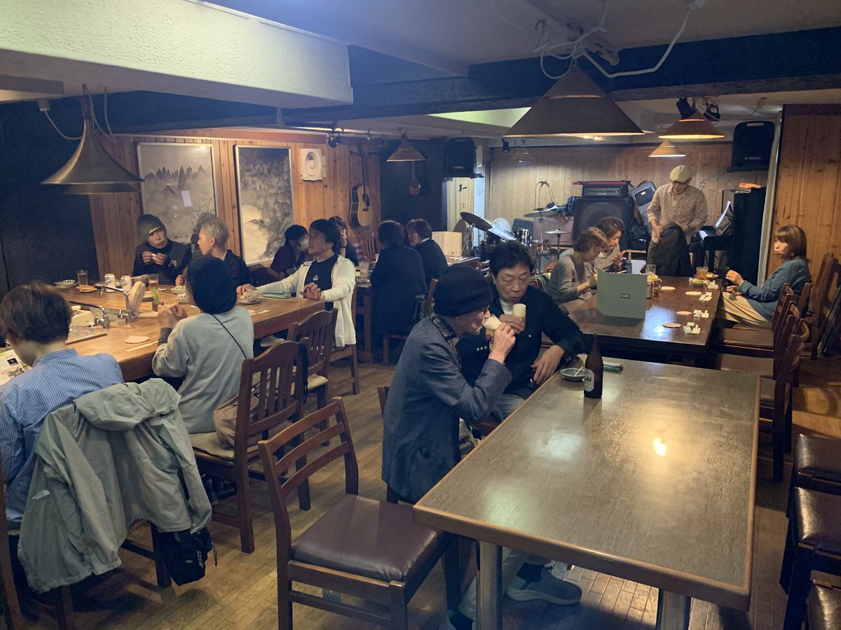 evancock40's tweet photo. 一昨日夜は久しぶりに
沼津Denにて伊豆が誇る
ずーじゃband   Flying birdsの
エキストラで演ってきました。

♪───Ｏ（≧∇≦）Ｏ────♪

久々4ビートが演れ
楽しかったです♪

みなさん
ありがとうございました^o^！！！ https://t.co/bqYQysMQv4