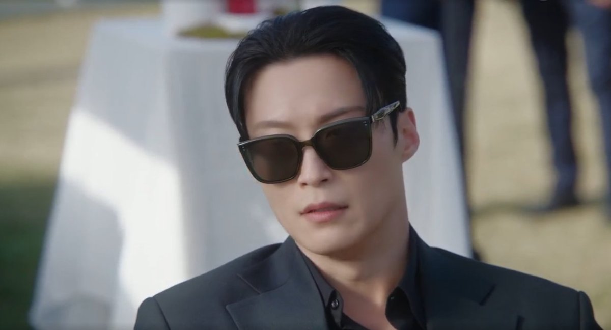kdramamiss's tweet photo. " she's the only thing i can see right now " https://t.co/Vz15D7Lvru