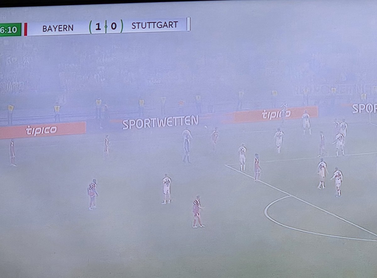 GRIT0815's tweet photo. #Messerverbotszone in Berlin hat gegriffen. #Pokalfinale 🙄
"Wir werden von ...." https://t.co/ELAKoE5rAS