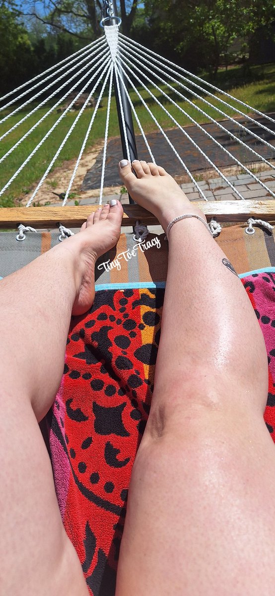 TinyToeTracy's tweet photo. Enjoying the sun 🌞 https://t.co/mI1M70n8gI
