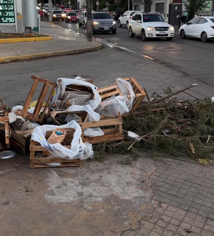 AritaPintos's tweet photo. #Eshora de que ASUNCIÓN sea una ciudad digna y limpia para todos! https://t.co/9avhcIi1fg