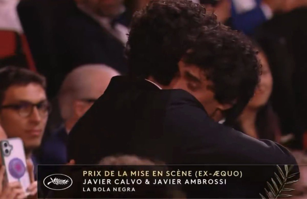 MoobysEs's tweet photo. Javier Ambrossi y Javier Calvo ganan el premio a la Mejor dirección en el Festival de Cannes por “La bola negra” https://t.co/9hnnuruVi3
